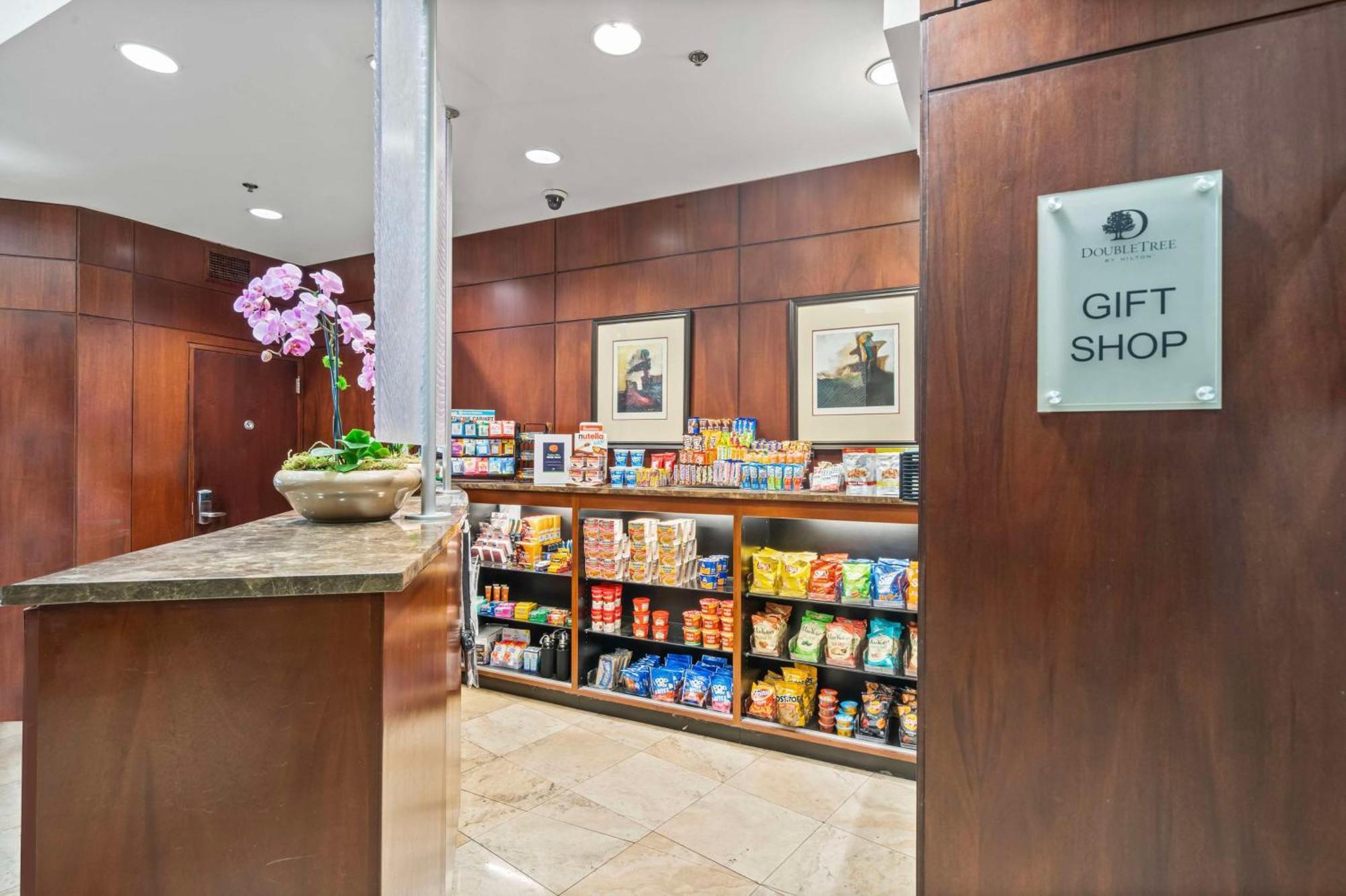 Doubletree By Hilton Charlotte Uptown Hotel Ngoại thất bức ảnh